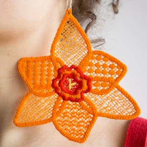 große florale Statement Ohrringe, Chloé&#39;s Narzissen, leichte Ohrringe, Strand Accessoires, Festival Ohrringe, Sommer Outfit, Showstopper