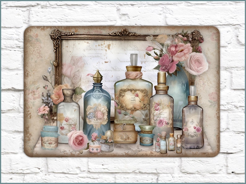 K&ouml;nnte beinhalten: Eine vintage-inspirierte Sammlung von Glasflaschen mit floralen Akzenten und Etiketten. Die Flaschen sind auf einem Regal angeordnet, hinter dem sich ein gerahmtes St&uuml;ck Papier befindet. Die Flaschen sind mit verschiedenen Fl&uuml;ssigkeiten gef&uuml;llt, darunter Parf&uuml;m, &auml;therische &Ouml;le und andere Fl&uuml;ssigkeiten. Die Flaschen sind mit Blumen, B&auml;ndern und anderen Verzierungen verziert.