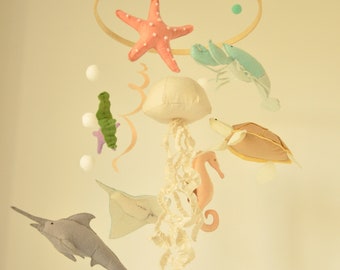 Decoración de guardería con temática oceánica, decoración de guardería náutica, móvil de cuna con pez espada, móvil de cuna con pez vela/medusa/langosta/hipocampo, regalo de embarazo, regalo de bebé
