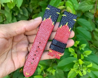 Bracelet Ouvrant En Cuir Façon Lézard Bordeaux - Occasion Bon état