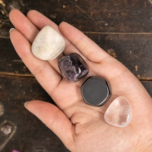 Sleep Crystal Kit For Stress Relief - Insomnia Crystal Gift Set - Healing Crystals Sleep Gift Set