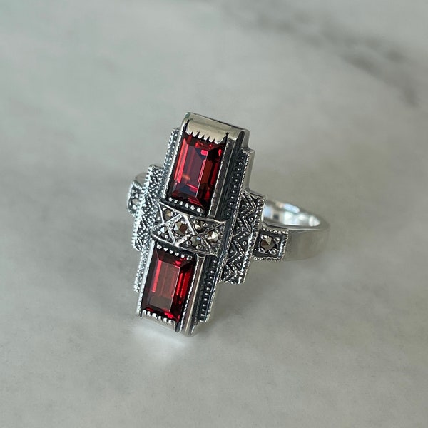 Silver and garnet ring - art deco ring - natural stone