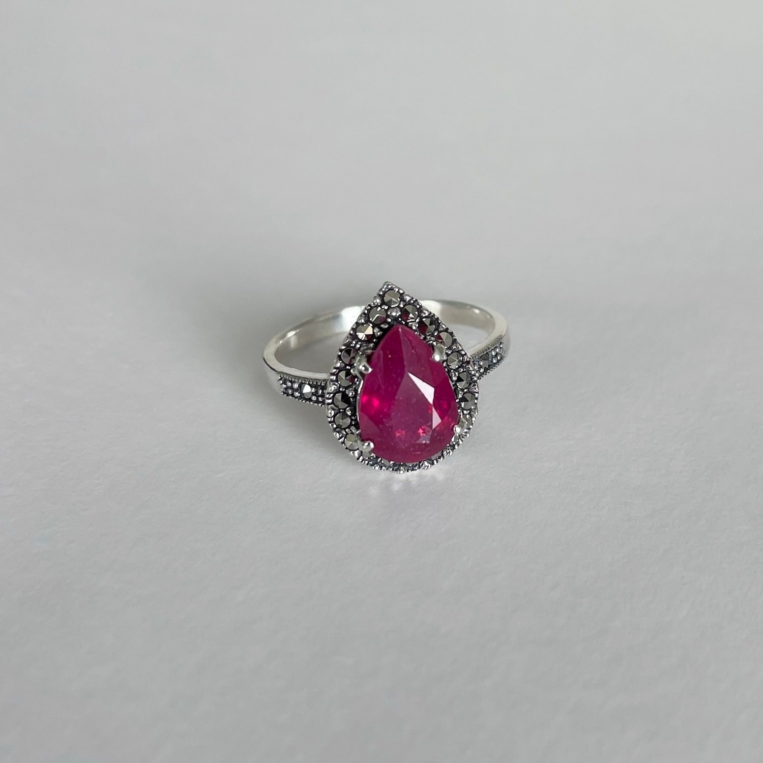 Bague Argent Massif 925 Art Nouveau Avec Un Rubis Rose - Taille 53 - Occasion