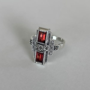 Silver and garnet ring - art deco ring - natural stone