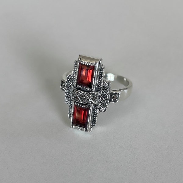 Silver and garnet ring - art deco ring - natural stone