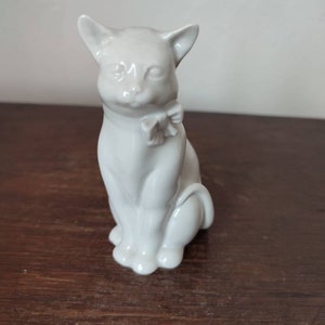 Herend white cat kitty porcelain figurine