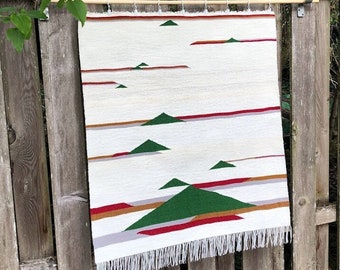 Weven, uniek handgeweven tapijt, garen, wandkleed, lijstweefgetouw textielvezelkunst.