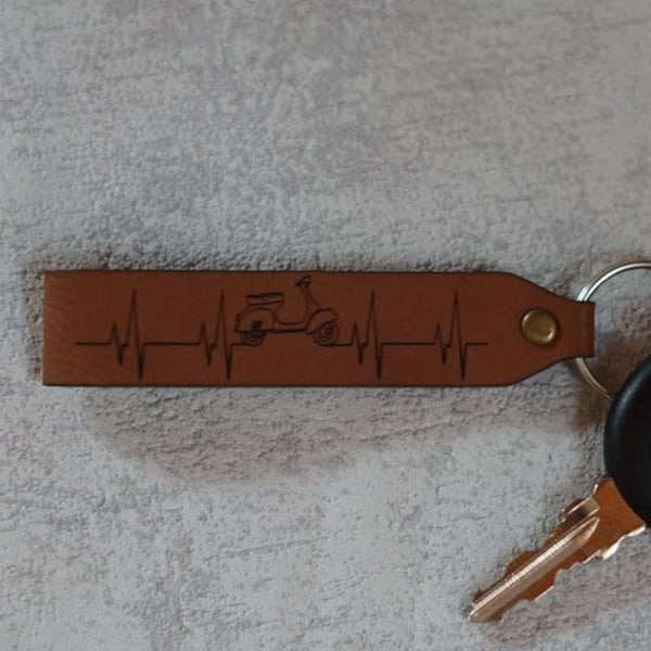 Vespa Piaggio Herzschlag, keychain in imitation leather with key ring, made in Bavaria. (Brown)