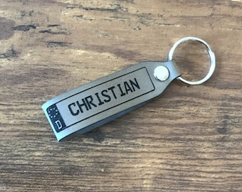 Schlüsselanhänger, Wunschkennzeichen aus Kunstleder mit Schlüsselring, in Bayern hergestellt.