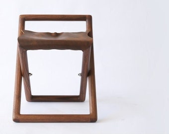 Minimalist Wooden Folding Stool – Compact Accent Seat, Plant Stand & Side Table for Small Spaces, Camping Balcony, Director Chair