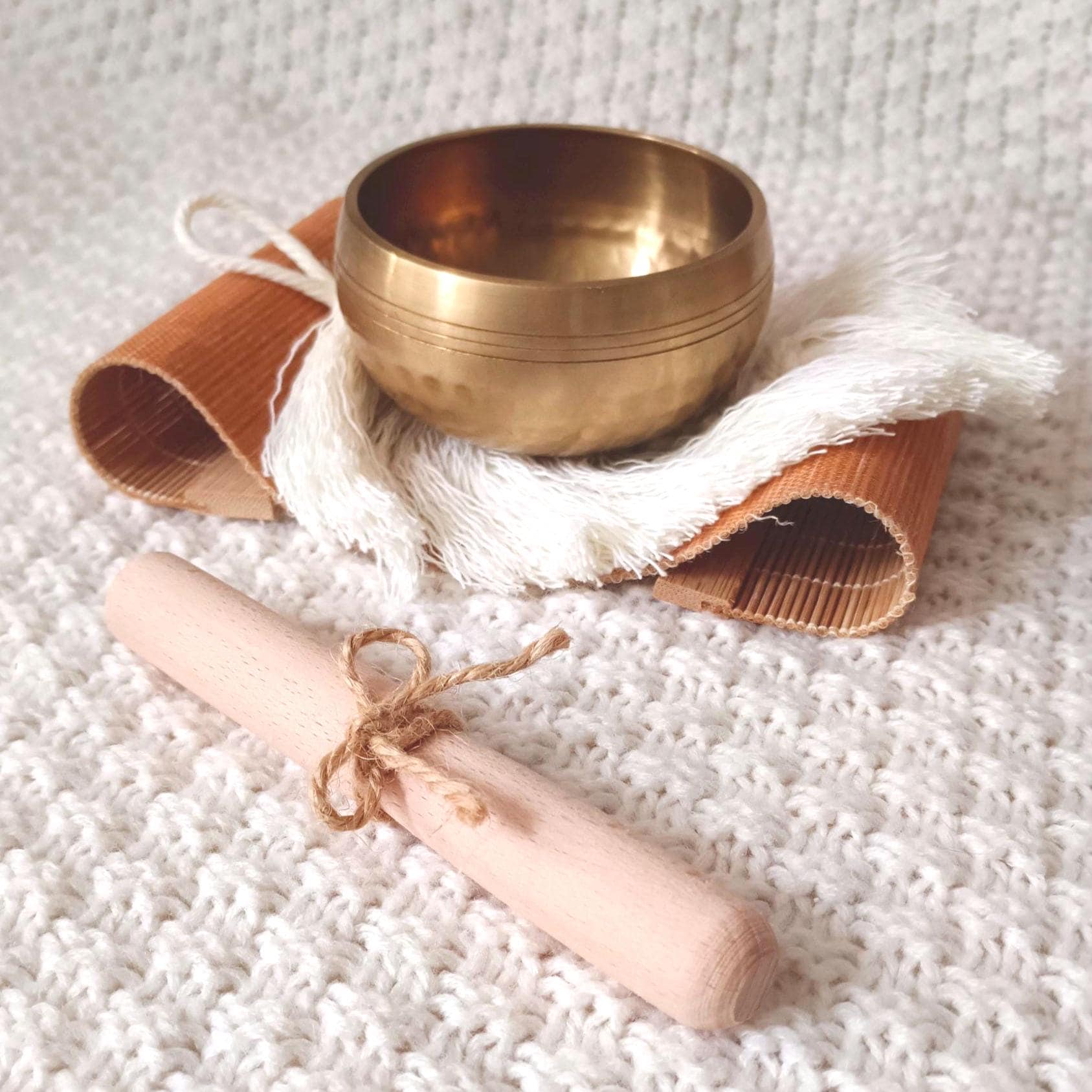 ハンドメイド　シンギングボール３点セット 手作りの初心者用小型シンギングボウルセット（8 cm / 3インチ）瞑想