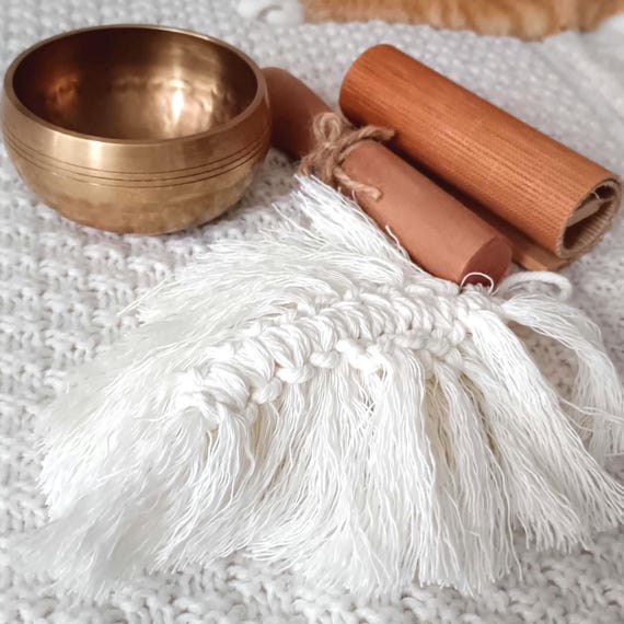 手作りの初心者用小型シンギングボウルセット（8 cm / 3インチ）瞑想