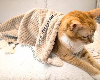 Cozy Cat throw blanket with tassel, macrame fleece pet sofa cover protector, velvet cat cape custom, personalized cat owner Christmas gift