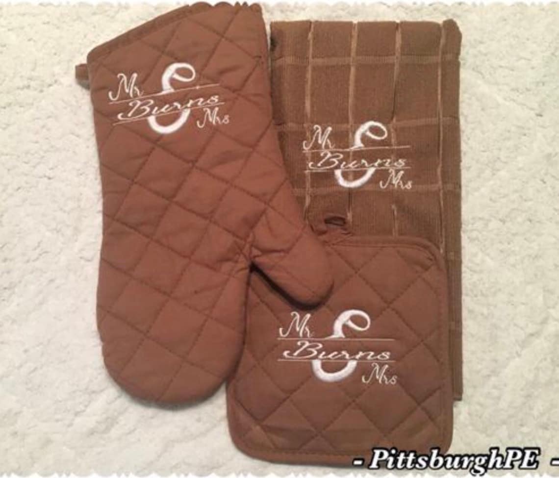 Personalized Kitchen Set Mr & Mrs gift set Oven Mitt Pot Etsy