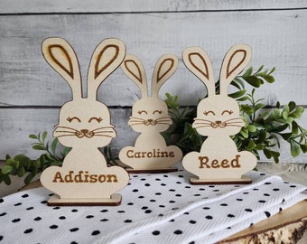 Personalisierter freistehender Osterhase, Osterfamiliengeschenke, Osterhasengeschenke, Ortsnamen, die Tischdekoration einstellen, Osterkorbgeschenke