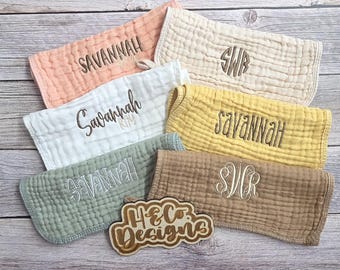 Juego de paños de muselina bordados personalizados para eructar - Regalo con monograma para baby shower de niños y niñas