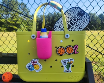 Adorno para bolso de Pickleball Bogg: Botón "¿Qué es el eneldo?"