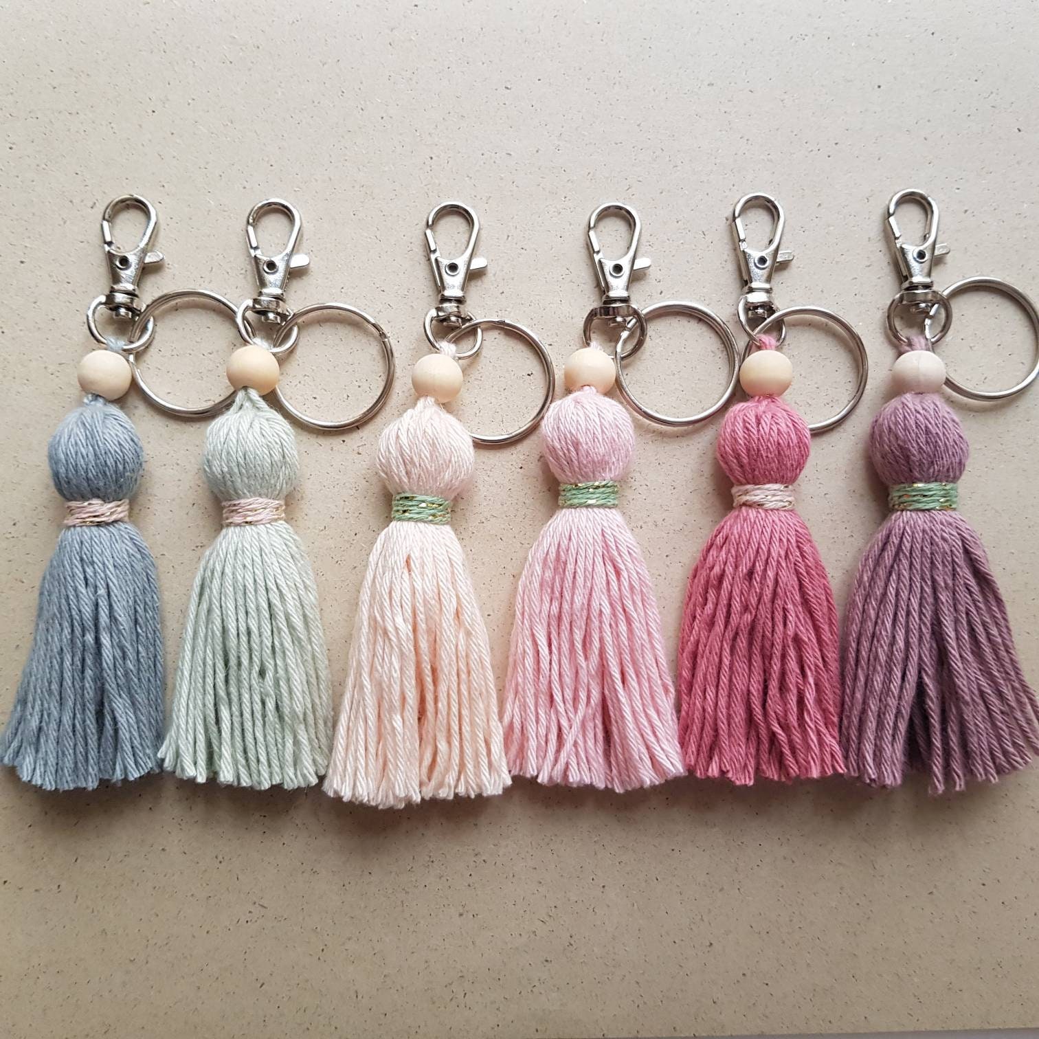 Tucireat Quasten Weiß 100 Stück Tassels Quasten Lesezeichen Quasten  Anhänger Quastenborte Quaste Tassel Girlande Quasten Gerade Quaste mit  Schlaufe für DIY Handwerk : : Küche, Haushalt & Wohnen