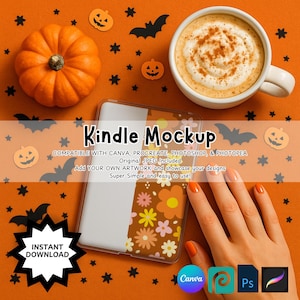 Könnte beinhalten: Ein orangefarbener Kürbis, eine Kaffeetasse und ein Kindle-Mockup auf einem orangefarbenen Hintergrund mit Halloween-Dekorationen. Die Kindle-Hülle hat ein Blumenmuster. Der Text auf dem Bild lautet "Kindle Mockup" und "Instant Download."