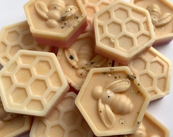 Dark Honey & Tobacco Highly Scented Soy Wax Melts Honeycomb Shaped (50g bag)