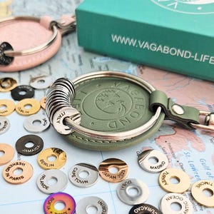 Porte-clés de voyage personnalisé - Porte-clés de voyage avec anneaux de pays - Meilleur cadeau de voyage - Jetons de pays et rondelles de nom - Porte-clés du monde