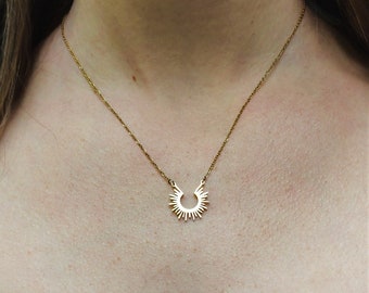 Collana con ciondolo a forma di sole in oro: ciondolo a forma di sole in acciaio inossidabile