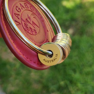 Rote Reise Keychain, bestes Geschenk für Reisende, Geschenk für Reisende, Geschenk für Backpacker, Geschenk für jemanden, der liebt zu reisen, Reisegeschenk
