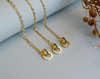 3 x Collar de Titanio con Cristal Verde Esmeralda y Baño de Oro de 18k - Elegancia Exquisita para Cualquier Ocasión - Collar - Regalo