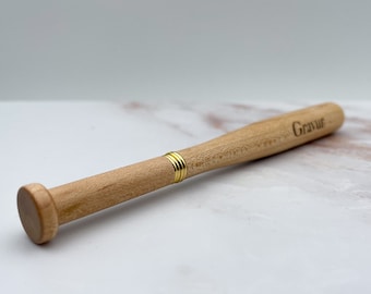 Base de bolígrafo de madera hecha a mano y extraordinaria con grabado individual. Ideal como regalo de Navidad o cumpleaños.