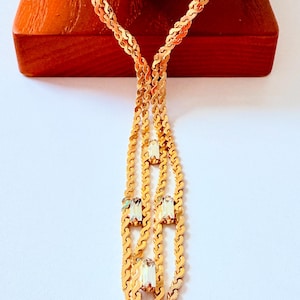 Collier pour femme en plaqué or jaune à pampilles, avec détails en cristal, occasion en très bon état