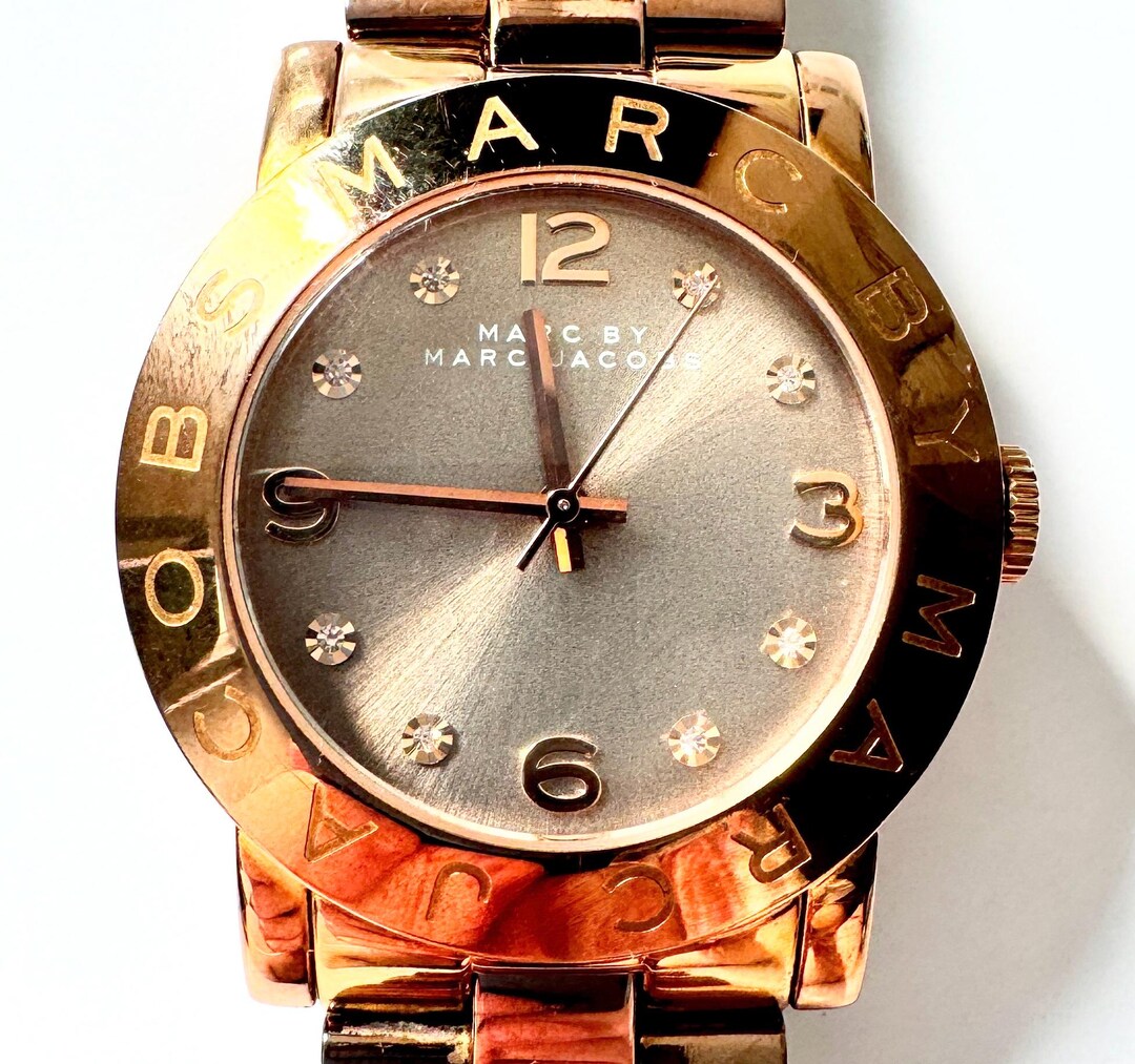 アナログ腕時計 Marc Jacobs Women's Betty Rose Gold-Tone Watch Marc Jacobs Betty White Dial Rose Gold Steel Strap Watch for