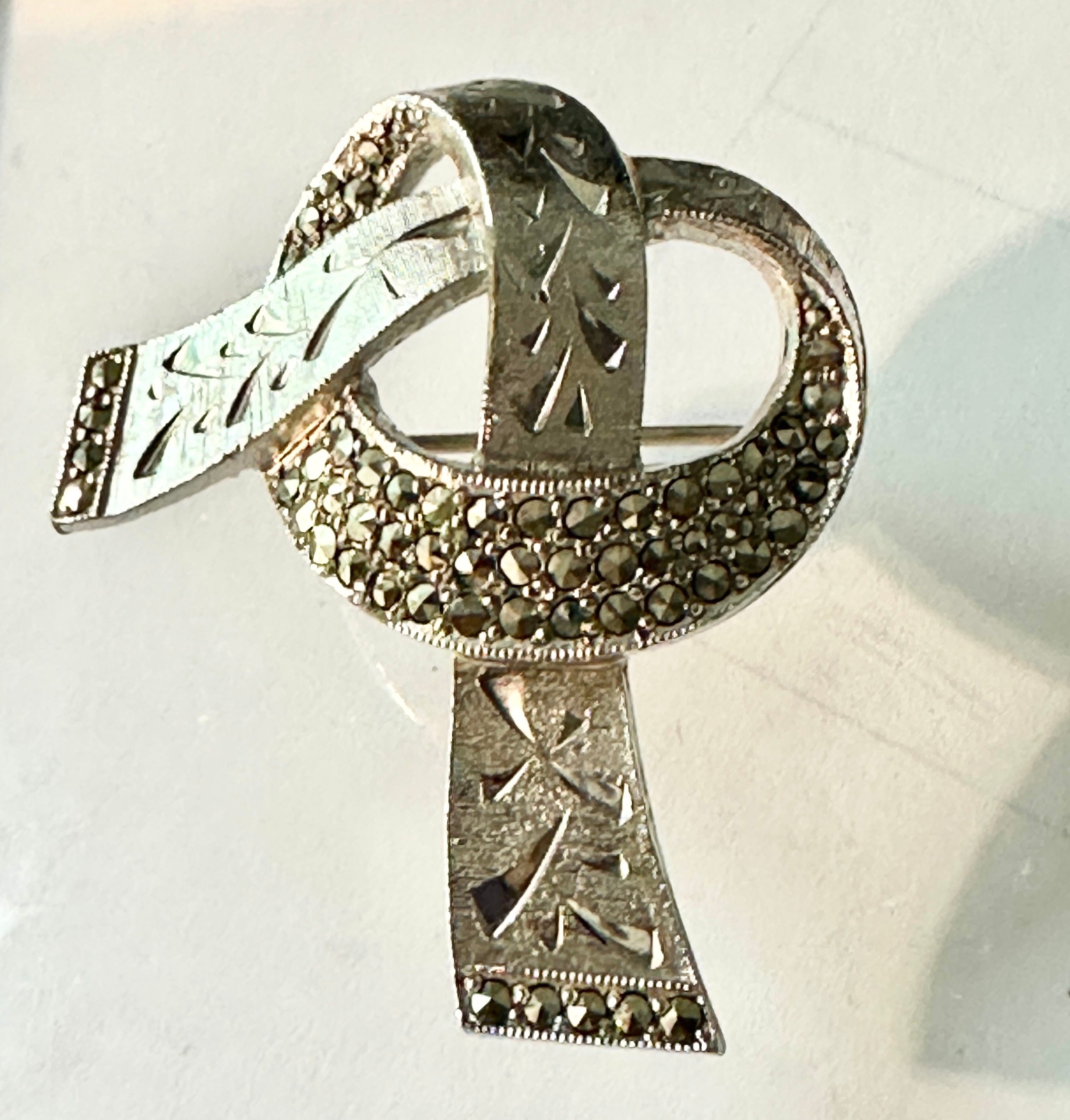 Broche Ancienne En Argent Massif Filigrané Décor Sphinge - Occasion Bon état - France