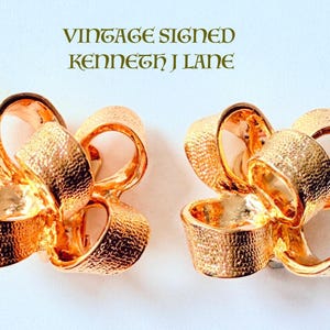 Ladies Stunning Vintage Kjl Signed Kenneth J Lane Gold Plate Textured  Clip  On Earrings As New