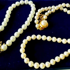 reduced by 50%Vintage 60S / 70S  Ladies Mallorca Spain Single Stranded Pearl Necklace & Bracelet Set Pre Owned Vgc