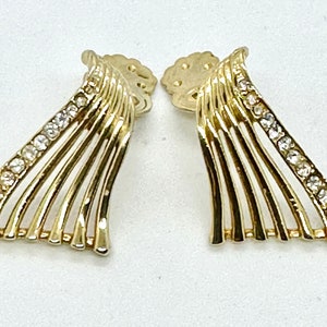 Ladies Vintage 60&#39;s art deco styled  gold tone , rhinestone clip on earring, excellent condition