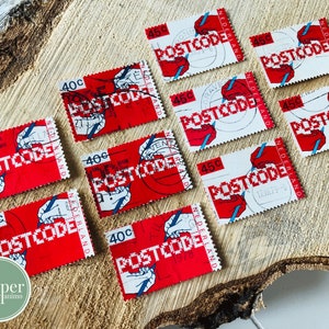 francobollo postale / set di 10 / rosso bianco e blu / 40c 45c codice postale Nederland / 1978 / francobolli annullati / posta ordinaria / mano che scrive / giornale spazzatura