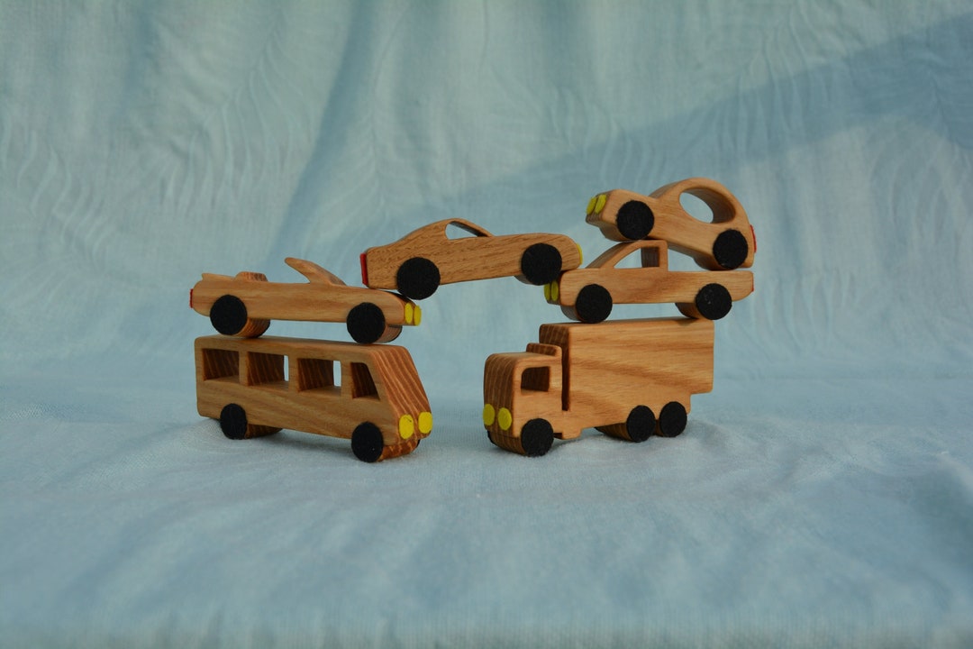 SUZEYEN Holzautos Für Kleinkinder – 8er-Set Mini Rennwagen, Bunt, Nummeriert, Für Rampen & Freies Spiel, Ab 3 Jahren SUZEYEN Holzautos Für Kleinkinder – 8er-Set Mini Rennwagen, Bunt, Nummeriert, Für Rampen & Freies Spiel, Ab 3 Jahren