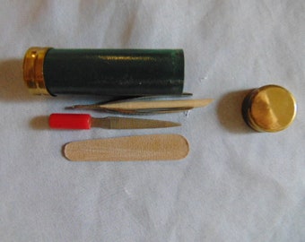 Maniküre Geldbörse Größe Maniküre set in Lippenstift Größe Behälter.