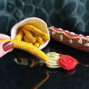 Gehaakte frietjes met saus | met of zonder frikandel speciaal | bijpassende kaart | jij bent speciaal! | patat | cadeautje snackliefhebber