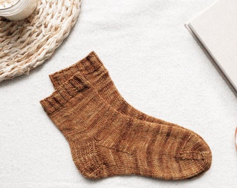 Easy Basic Sock Knitting Pattern, Beginner Sock Knitting Pattern, DIY Knit Socks, Knitted Ankle Socks, Classic Knit Socks for Women Pattern