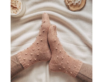 Patrón de tejido de calcetines con pompones fácil, patrón de calcetines de punto sencillos, patrón de tejido de calcetines, patrón de tejido de calcetines gruesos y cálidos