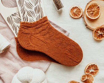 Ankle Summer Socks with Dots Knitting Pattern, Top Down Textured Knit Socks with Picot Cuff