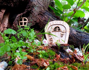 Puerta de Hadas - Kit de jardín de hadas de 3,5" para armar uno mismo con puerta de hadas 3D, cerradura, manija de hongo, marco de ventana y ventana independiente.