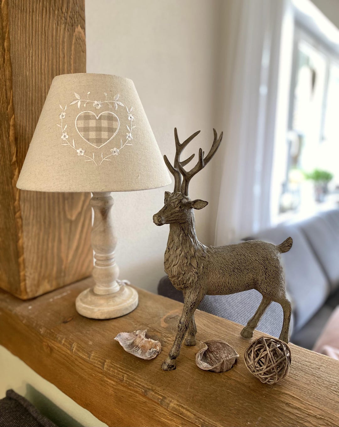 Tischlampe Almhütte Mit Elch-Figur – Landhaus-Lampe Im Alpenstyle, Nachttischlampe, Braun, E27