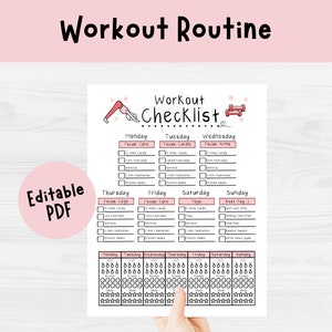 Op de afbeelding: Een witte, afdrukbare workout checklist met een roze koptekst met de tekst "Workout Routine". De checklist bevat secties voor elke dag van de week, met ruimte om oefeningen af te vinken. De woorden "Editable PDF" staan in een roze cirkel.