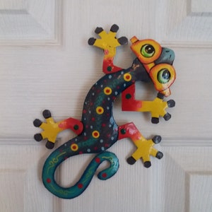Tropische handgefertigte Metall Gecko-Wanddekor | Recyceltes Ölfass-Kunststück aus Haiti