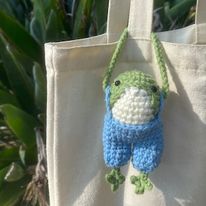 Crochet Frog/Toad bag charm- size in description- made to order
