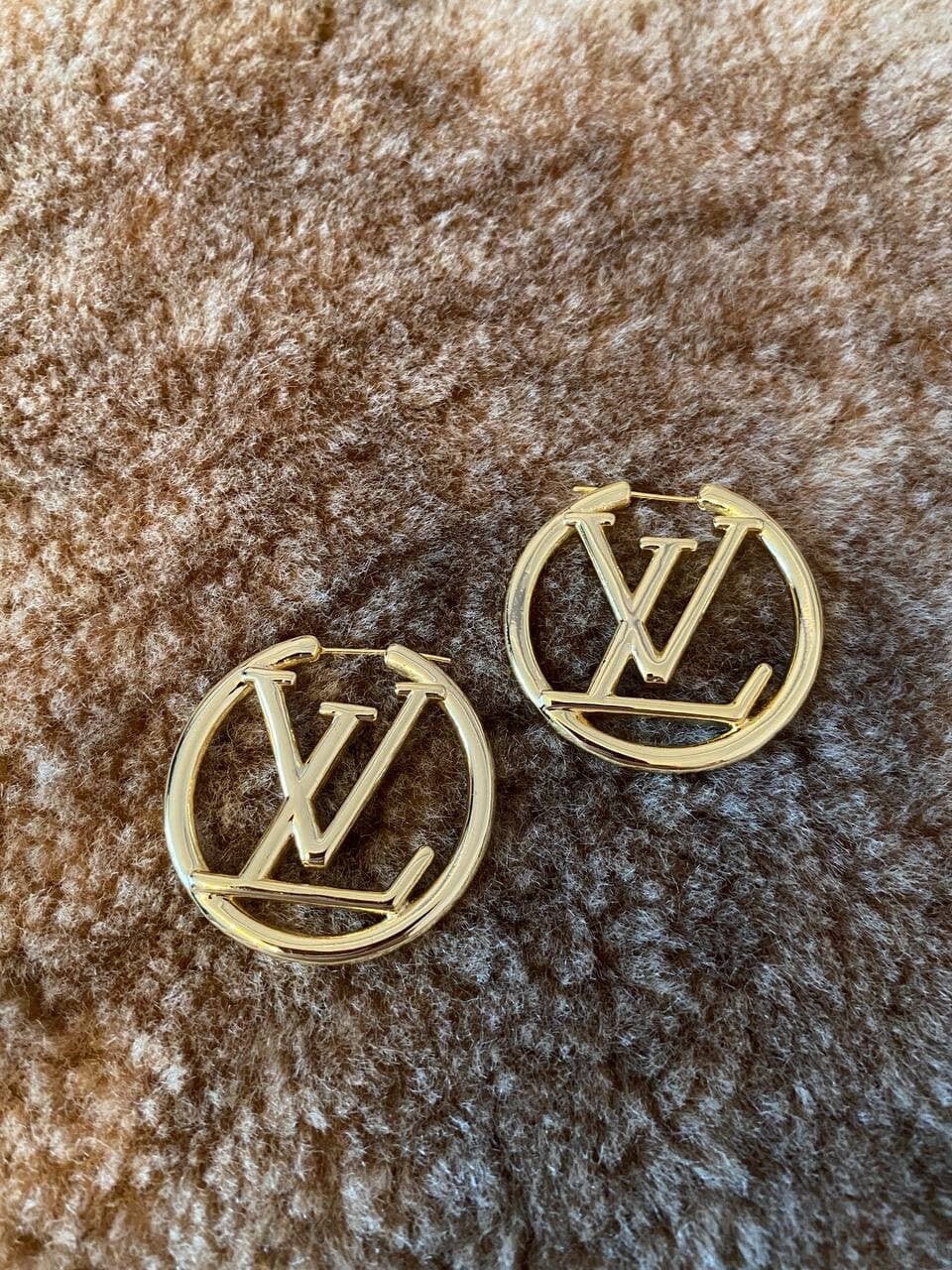Lv 18k Gold Earrings Paul Smith