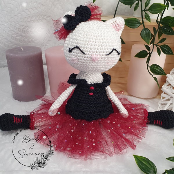 Ballerine chat avec son tutu en tulle crochetée main