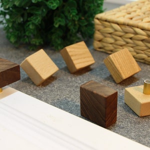 Walnoothouten kastknop